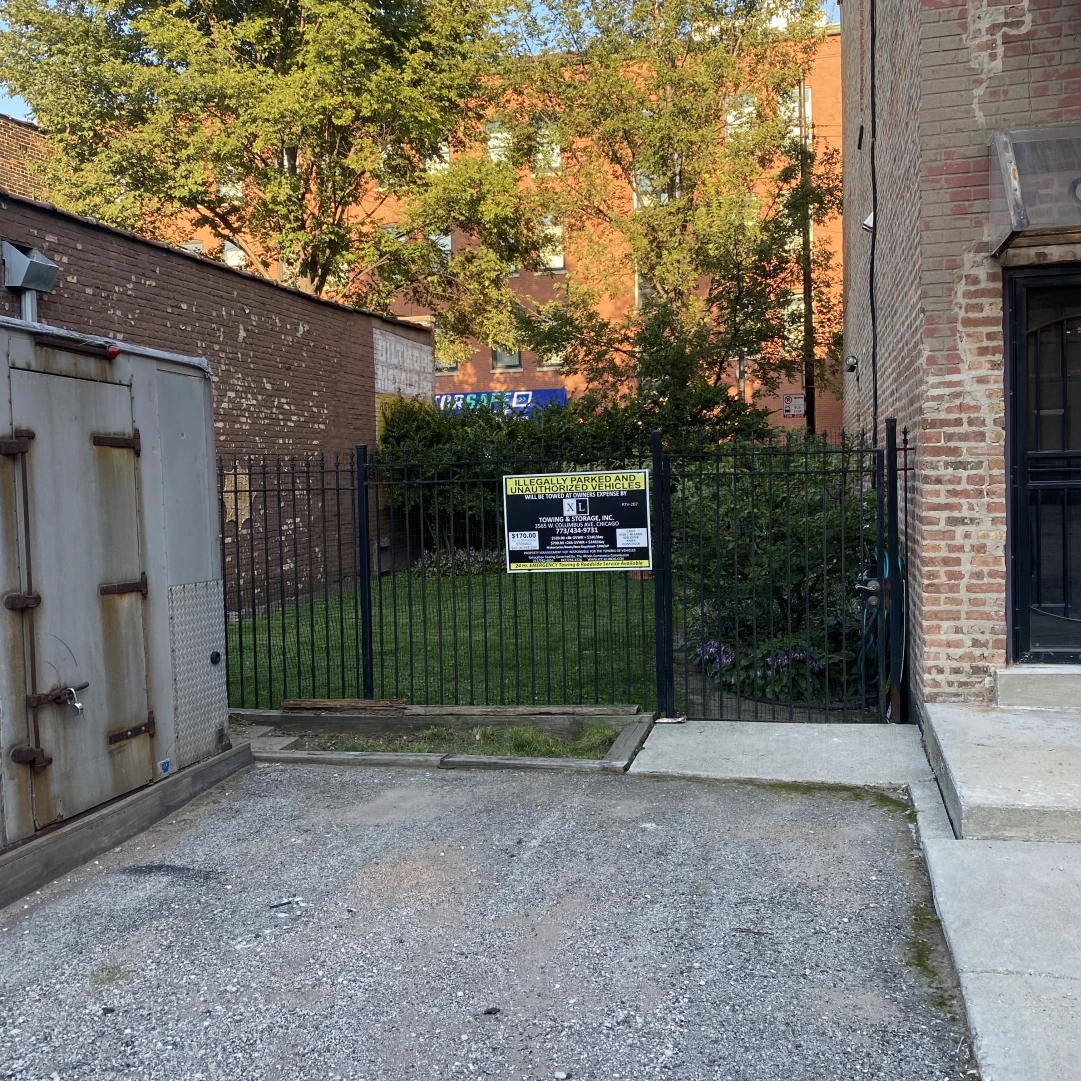 2208 -vacant lot / side yard